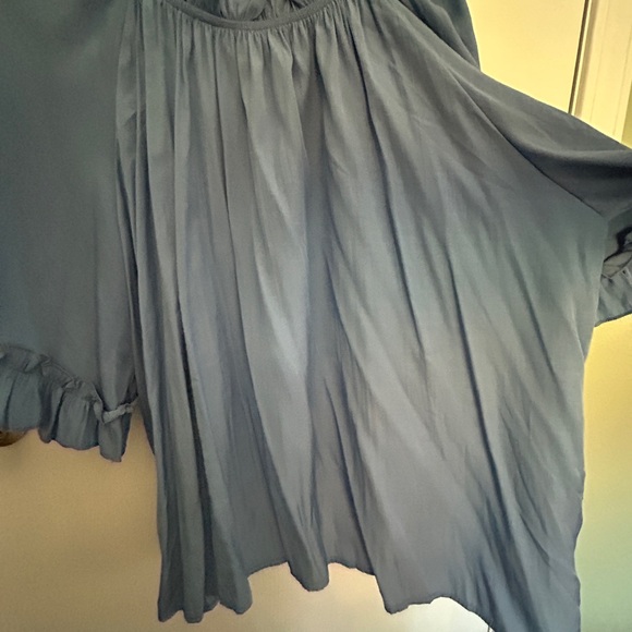 Oversized blue top - Picture 3 of 3